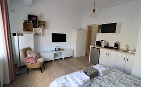 Lovely City Center Apartment - Free Minibar
