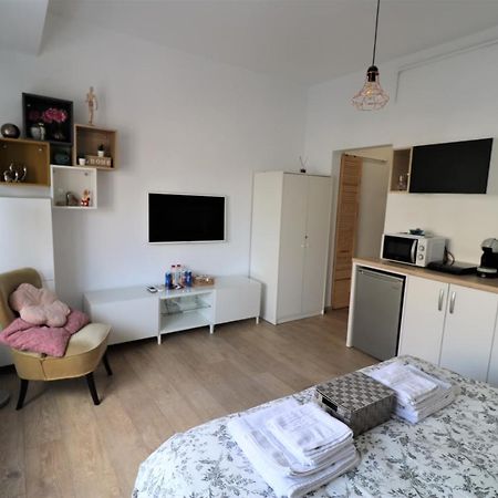 Lovely City Center Apartment - Free Minibar Bucureşti Exterior foto