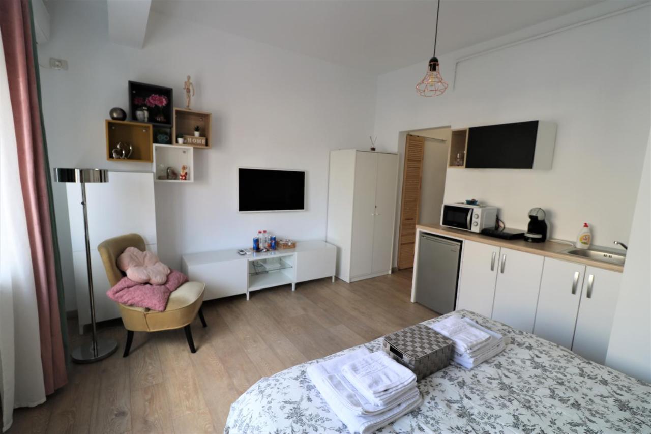 Lovely City Center Apartment - Free Minibar Bucureşti Exterior foto
