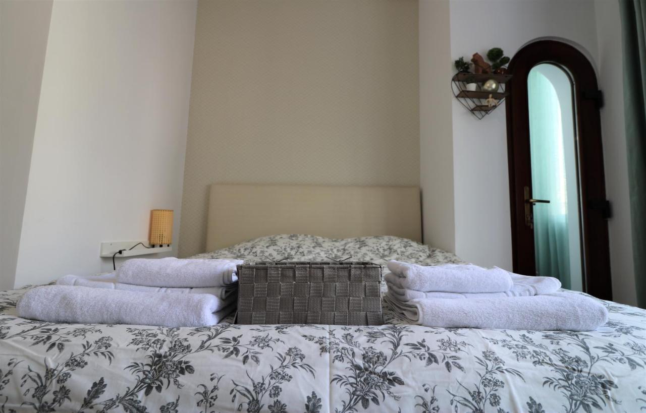 Lovely City Center Apartment - Free Minibar Bucureşti Exterior foto